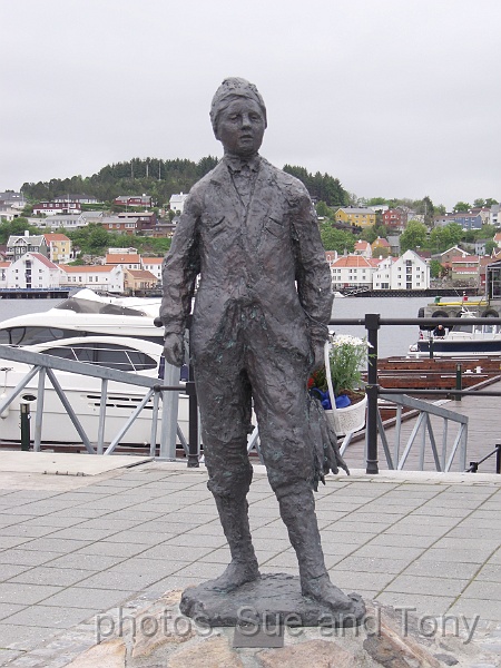 Kristiansund 0008.jpg - and fisher boy